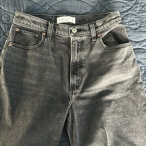 Abercrombie Woman’s 90’s Straight Ultra High Rise Curve Love Black sz 27/4 jeans